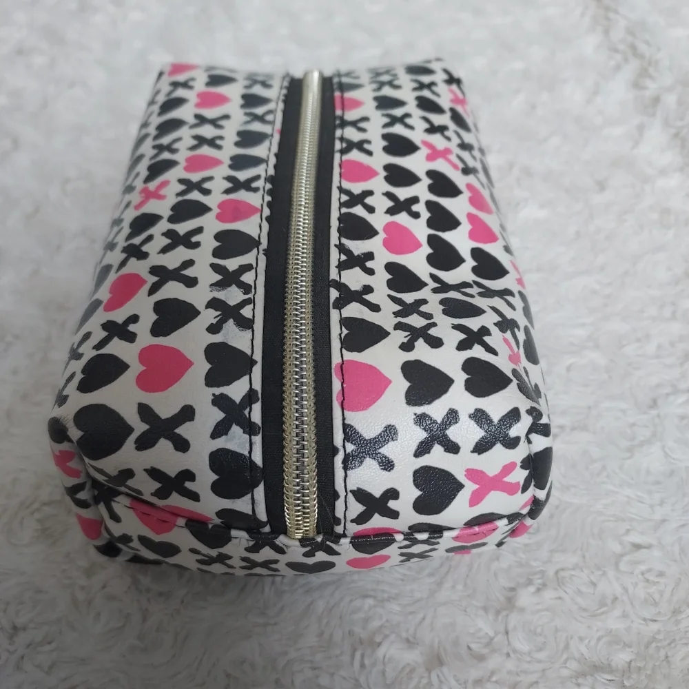 Hearts & Kisses small durable cosmetic makeup toiletry bag Travel Vacation
